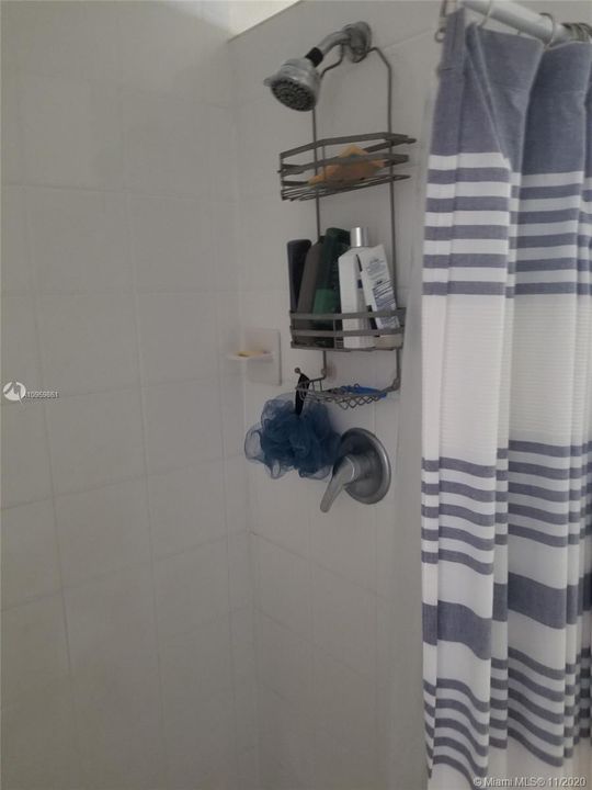 Recientemente alquilado: $1,300 (1 camas, 1 baños, 700 Pies cuadrados)