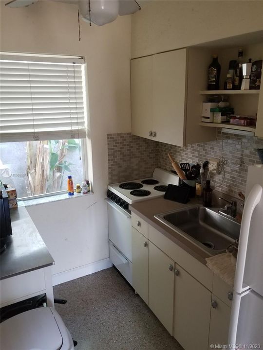 Recientemente alquilado: $1,300 (1 camas, 1 baños, 700 Pies cuadrados)