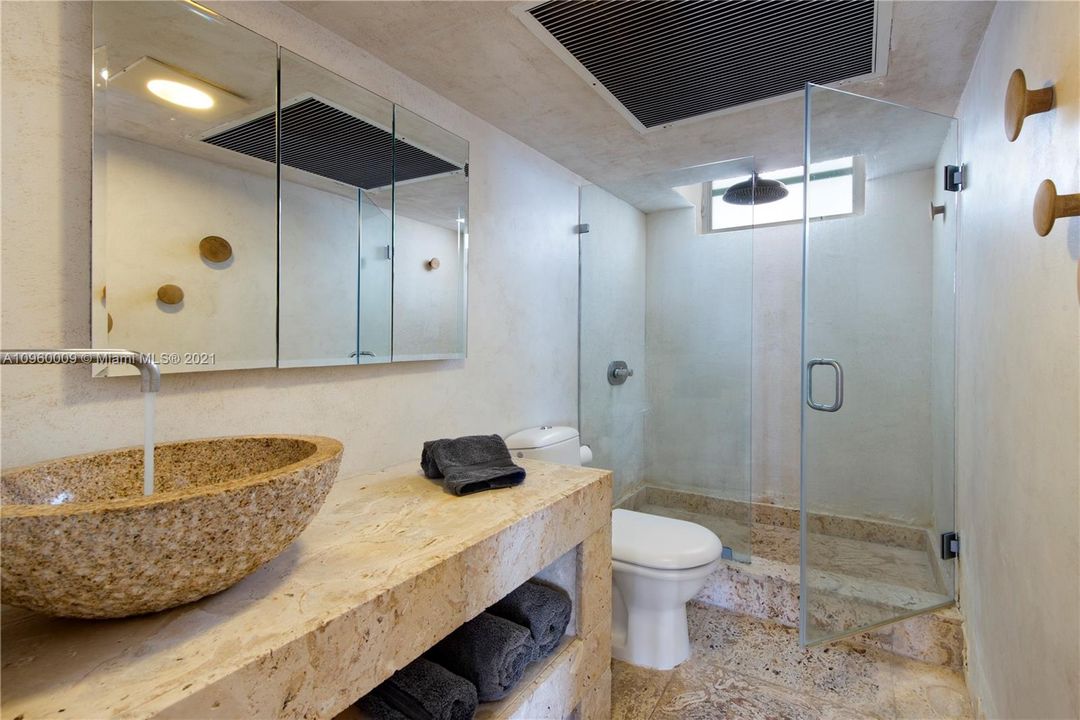 最近售出: $629,000 (1 贝兹, 1 浴室, 640 平方英尺)