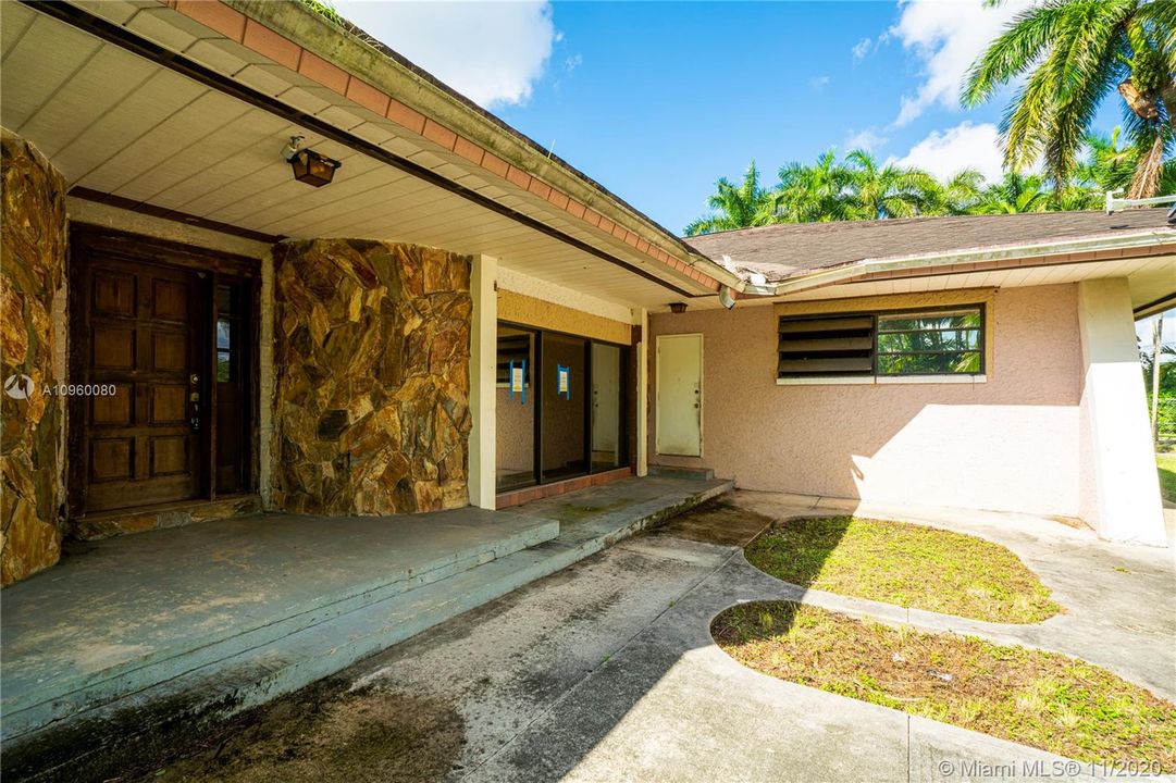 Vendido Recientemente: $599,900 (5 camas, 4 baños, 5080 Pies cuadrados)