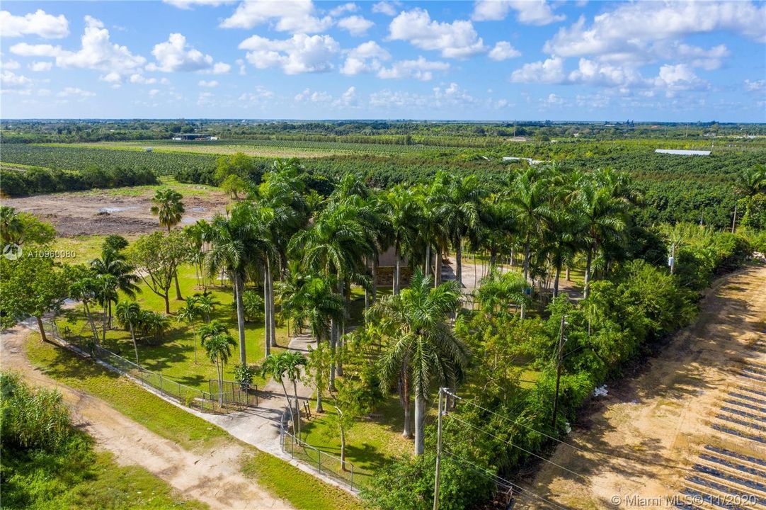 Vendido Recientemente: $599,900 (5 camas, 4 baños, 5080 Pies cuadrados)