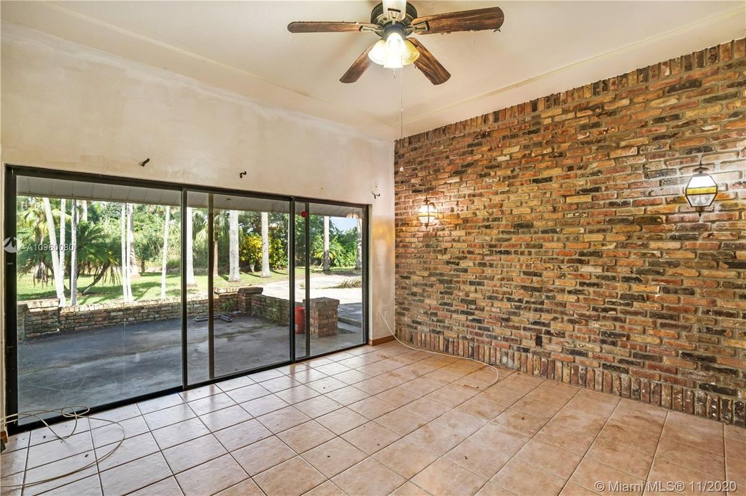Vendido Recientemente: $599,900 (5 camas, 4 baños, 5080 Pies cuadrados)