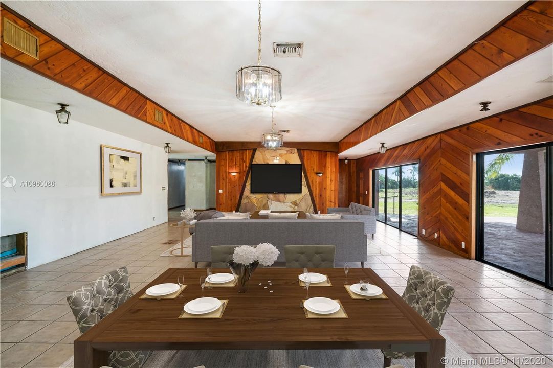 Virtually staged great room