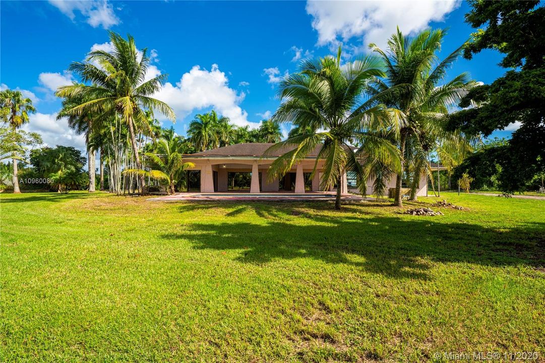 Vendido Recientemente: $599,900 (5 camas, 4 baños, 5080 Pies cuadrados)