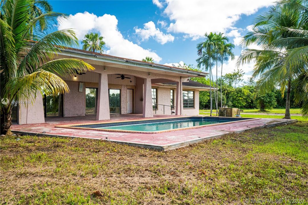 Vendido Recientemente: $599,900 (5 camas, 4 baños, 5080 Pies cuadrados)