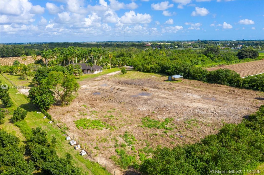Vendido Recientemente: $599,900 (5 camas, 4 baños, 5080 Pies cuadrados)