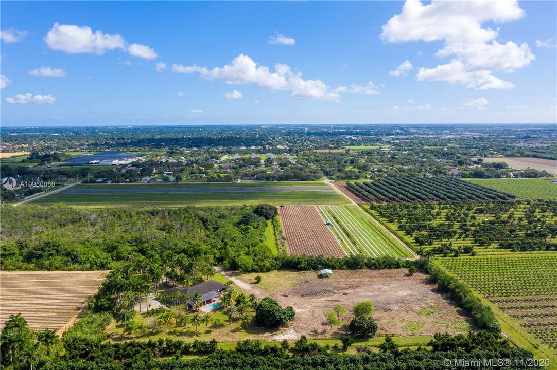 Vendido Recientemente: $599,900 (5 camas, 4 baños, 5080 Pies cuadrados)