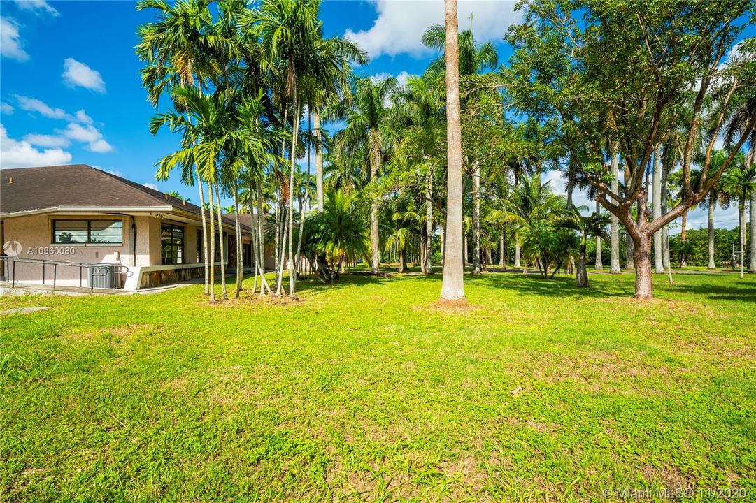 Vendido Recientemente: $599,900 (5 camas, 4 baños, 5080 Pies cuadrados)