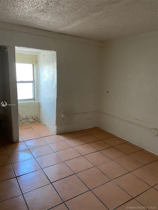 Recently Rented: $900 (1 beds, 1 baths, 5668 Square Feet)