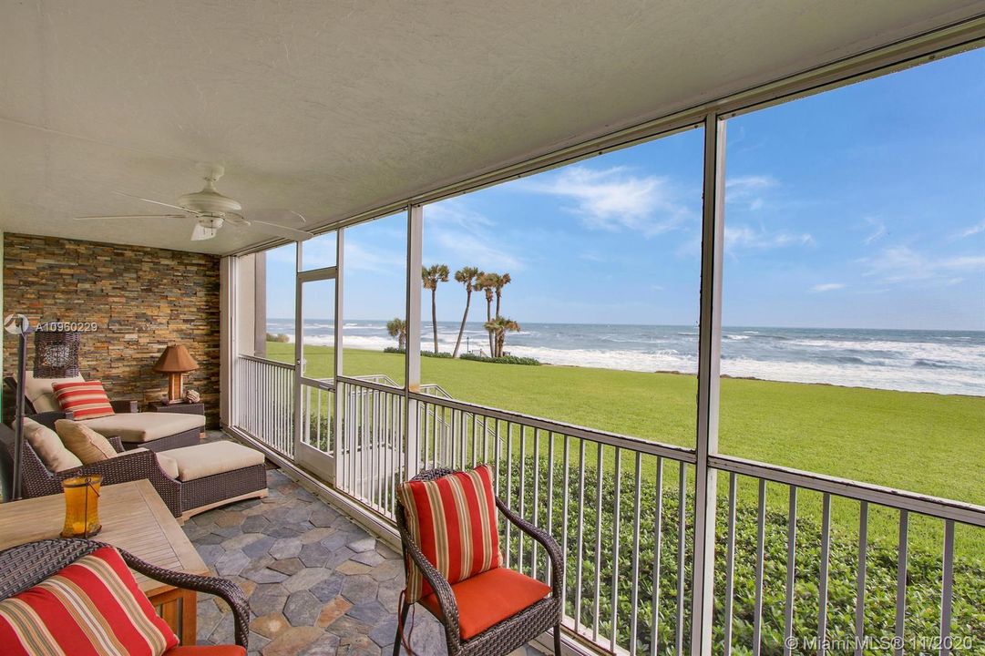 Direct access to the beach from your balcony !