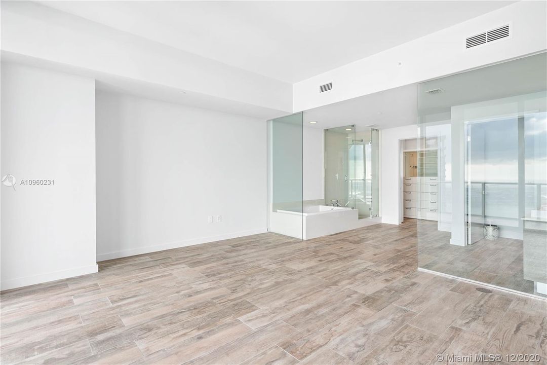Vendido Recientemente: $2,100,000 (4 camas, 5 baños, 3182 Pies cuadrados)