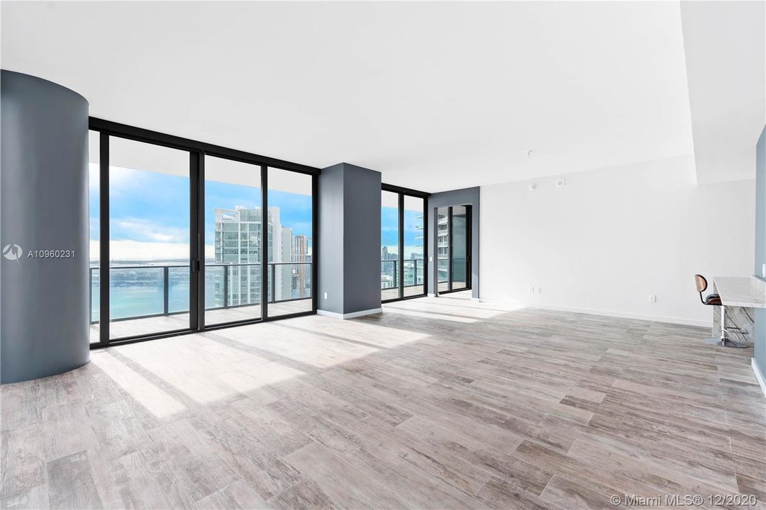 Vendido Recientemente: $2,100,000 (4 camas, 5 baños, 3182 Pies cuadrados)