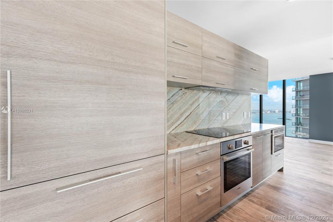 Vendido Recientemente: $2,100,000 (4 camas, 5 baños, 3182 Pies cuadrados)