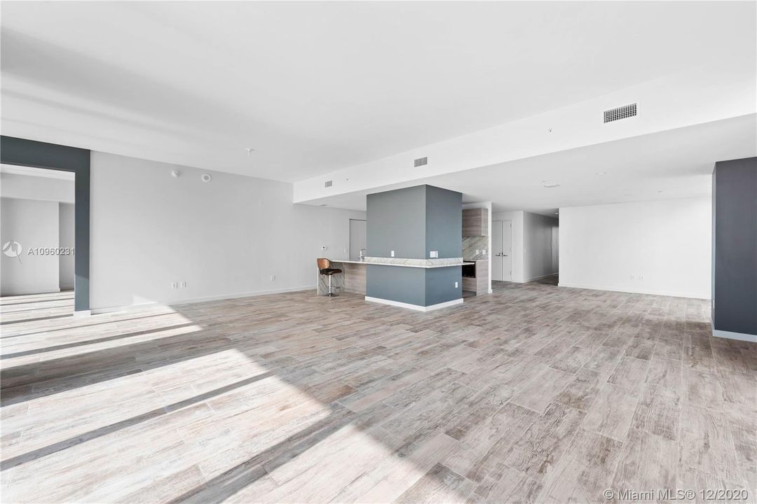 Vendido Recientemente: $2,100,000 (4 camas, 5 baños, 3182 Pies cuadrados)