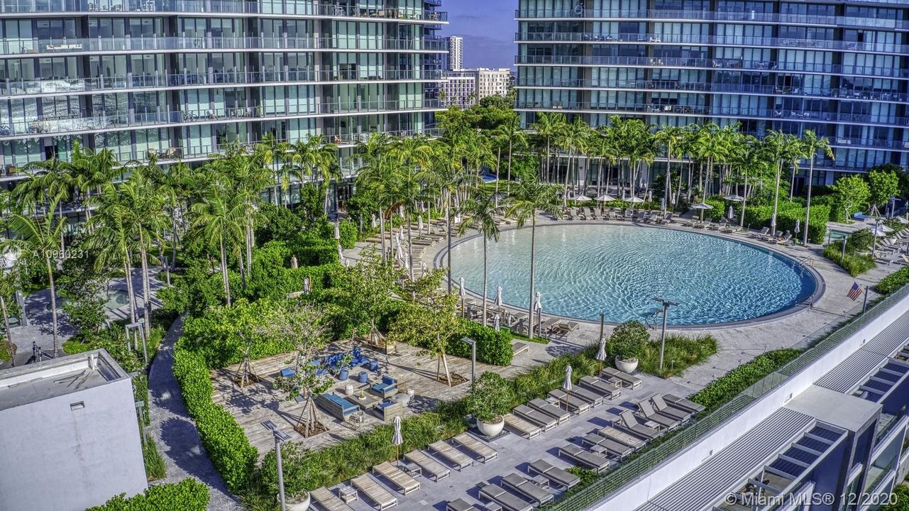 Vendido Recientemente: $2,100,000 (4 camas, 5 baños, 3182 Pies cuadrados)