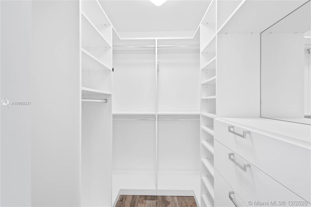 Vendido Recientemente: $2,100,000 (4 camas, 5 baños, 3182 Pies cuadrados)
