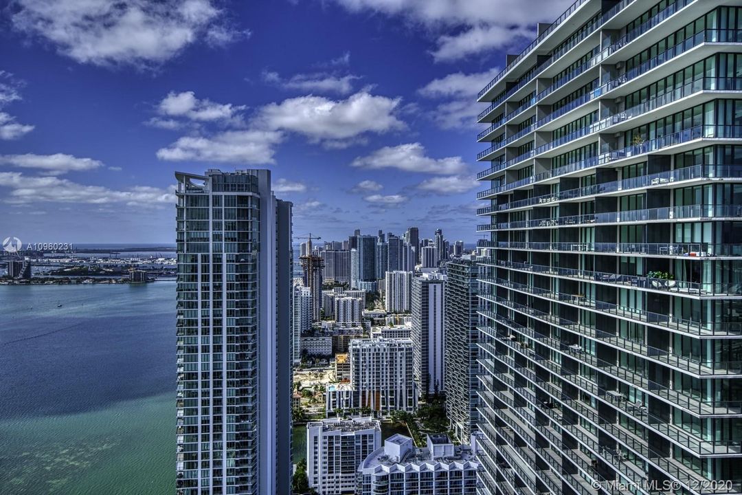 Vendido Recientemente: $2,100,000 (4 camas, 5 baños, 3182 Pies cuadrados)