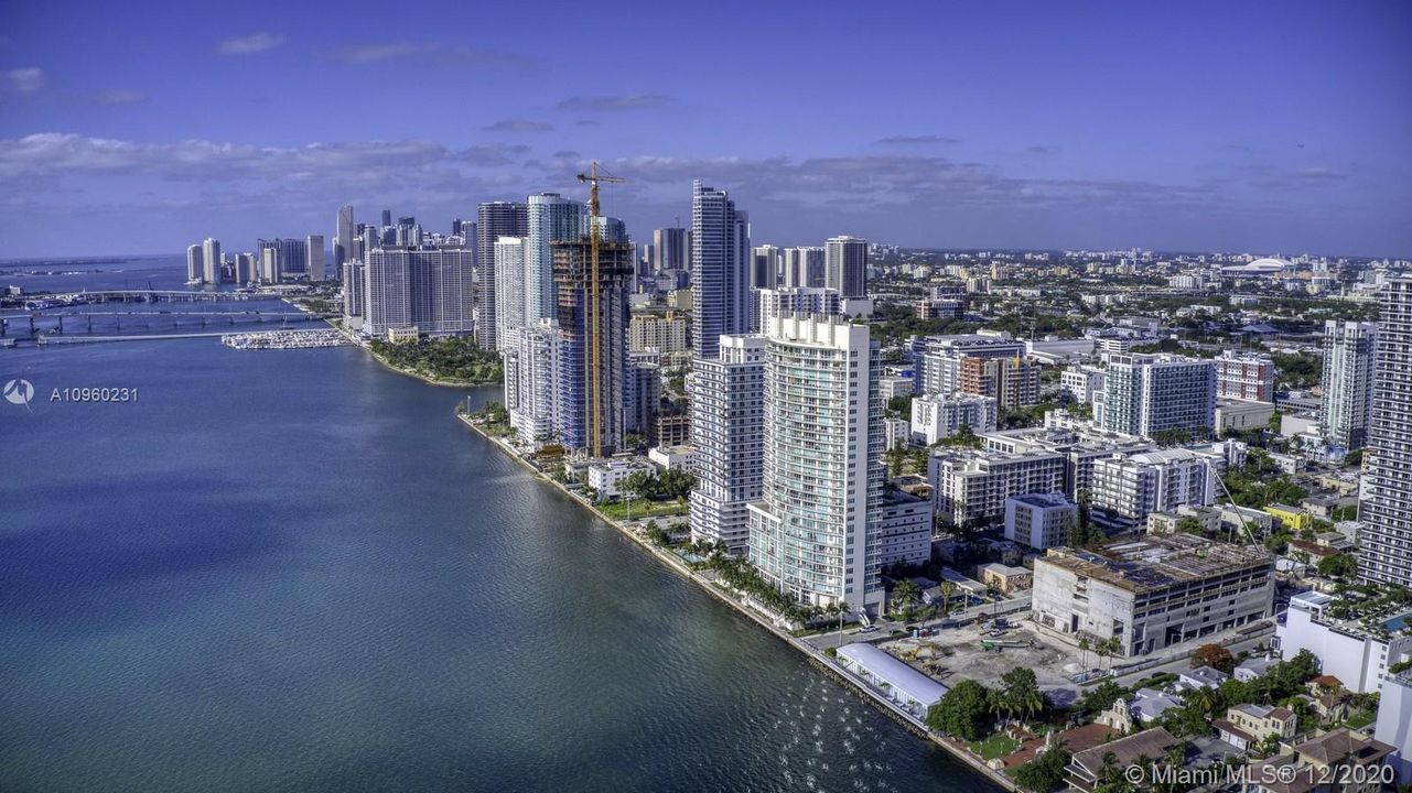 Vendido Recientemente: $2,100,000 (4 camas, 5 baños, 3182 Pies cuadrados)