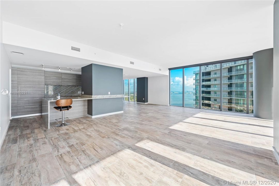Vendido Recientemente: $2,100,000 (4 camas, 5 baños, 3182 Pies cuadrados)