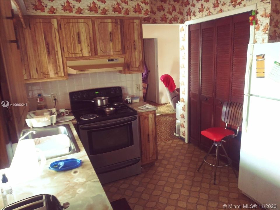Недавно продано: $279,999 (3 спален, 2 ванн, 1398 Квадратных фут)