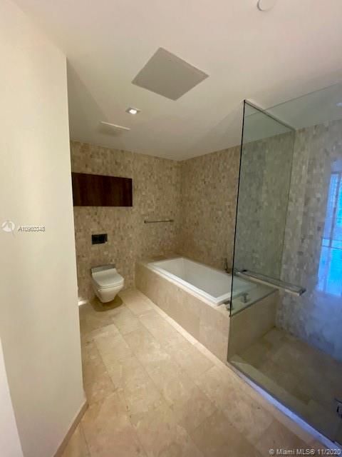 Recently Sold: $645,000 (1 beds, 1 baths, 994 Square Feet)