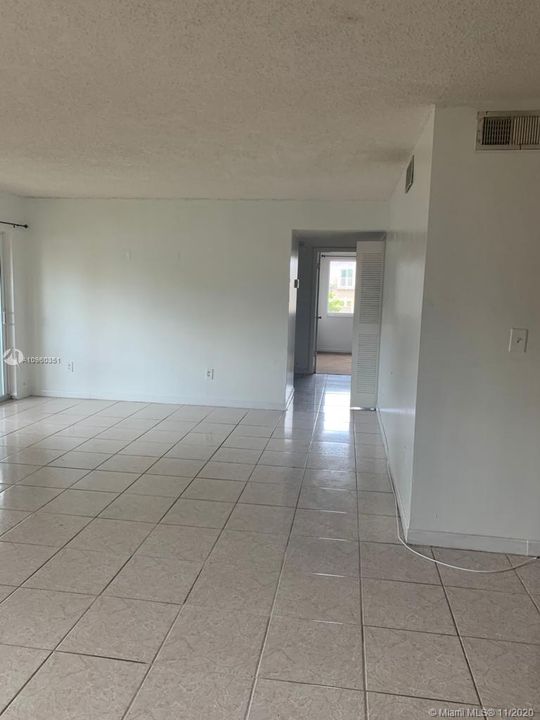 Vendido Recientemente: $127,700 (2 camas, 2 baños, 1000 Pies cuadrados)