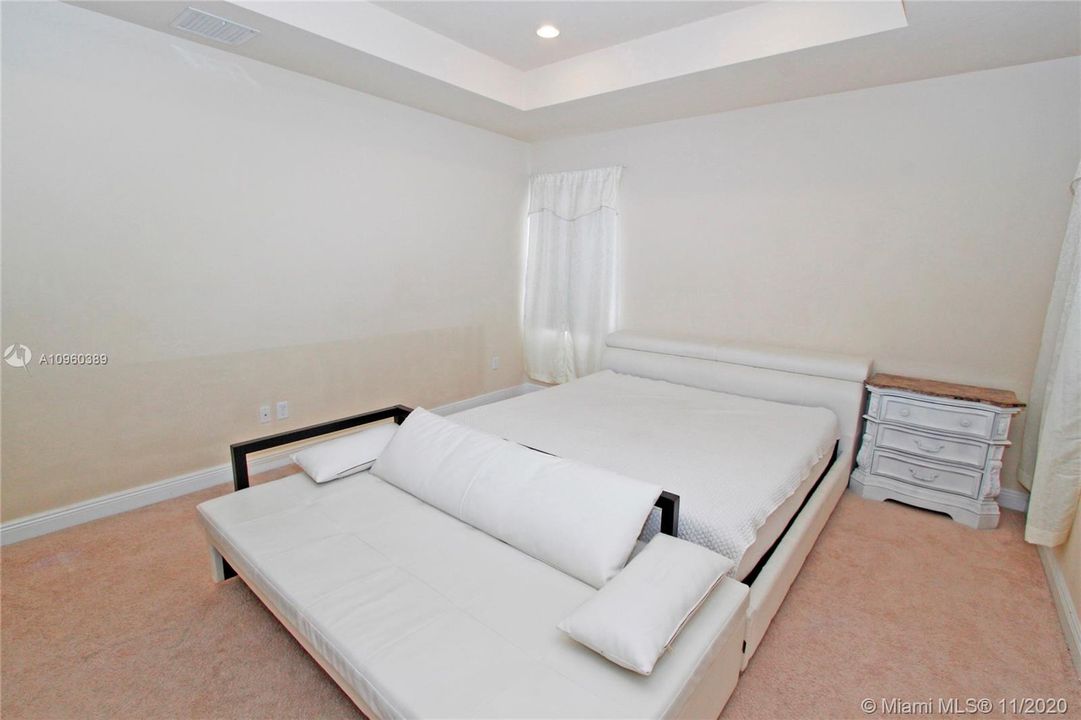 Недавно продано: $495,000 (4 спален, 3 ванн, 2650 Квадратных фут)