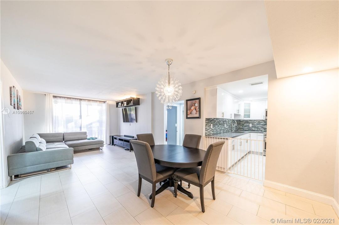 Recently Sold: $191,000 (2 beds, 2 baths, 902 Square Feet)