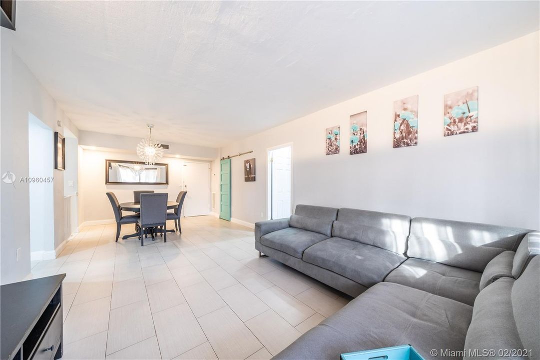 Recently Sold: $191,000 (2 beds, 2 baths, 902 Square Feet)