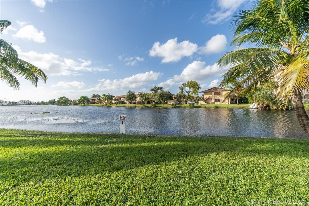 Recently Sold: $191,000 (2 beds, 2 baths, 902 Square Feet)
