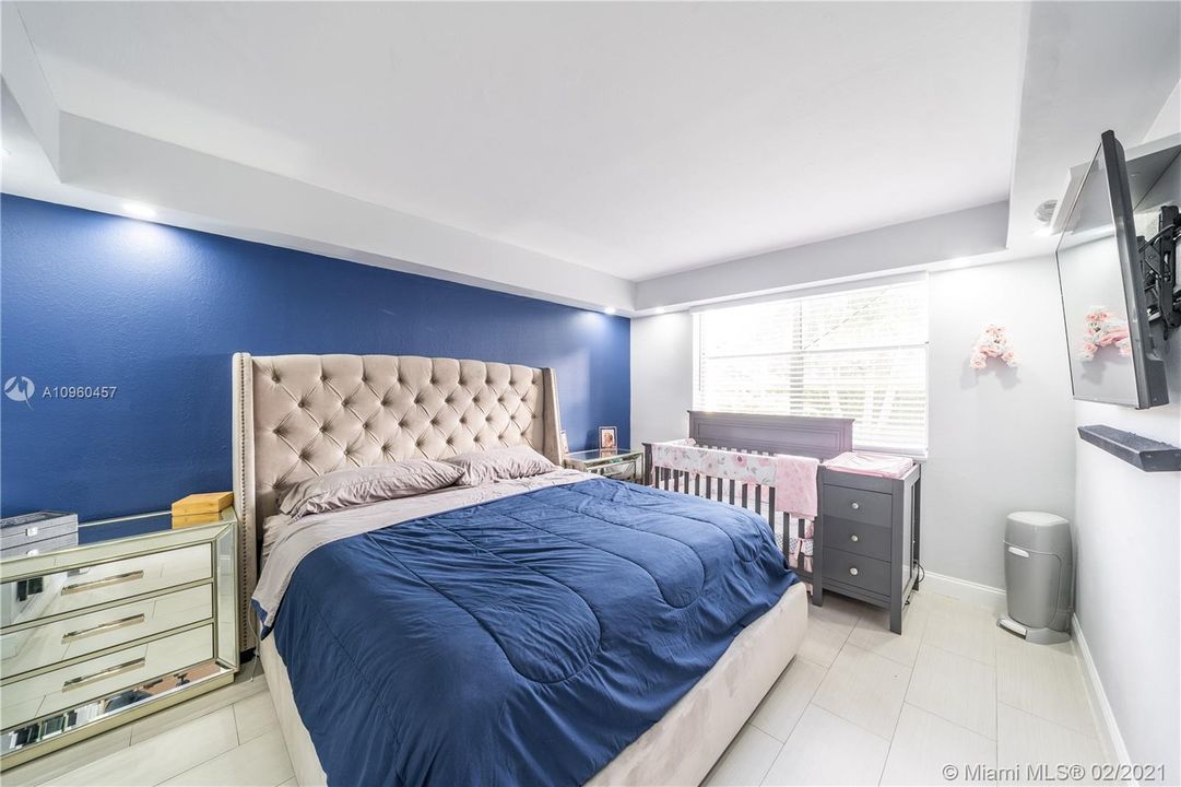 Recently Sold: $191,000 (2 beds, 2 baths, 902 Square Feet)