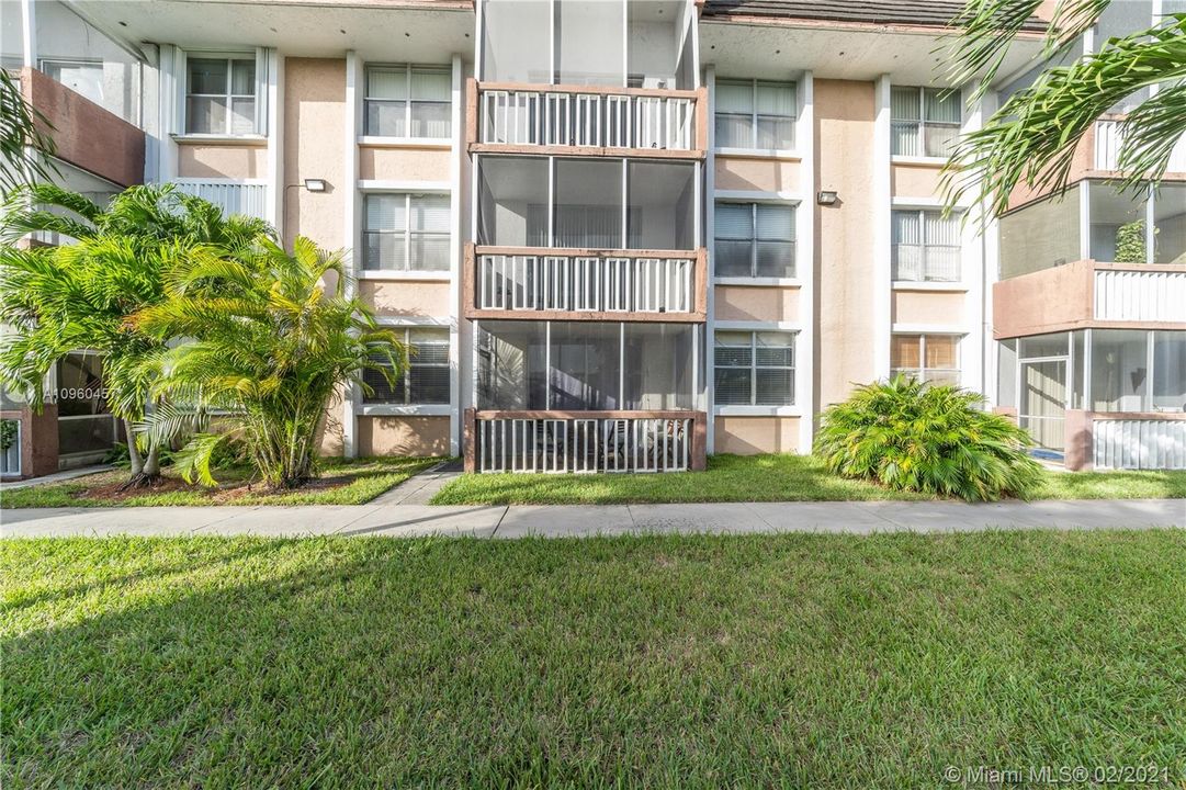 Recently Sold: $191,000 (2 beds, 2 baths, 902 Square Feet)