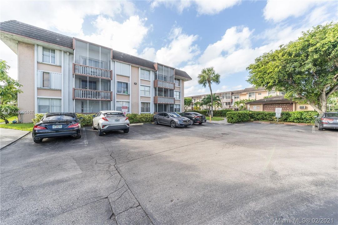 Recently Sold: $191,000 (2 beds, 2 baths, 902 Square Feet)