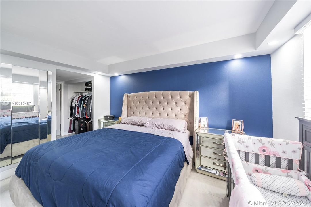 Recently Sold: $191,000 (2 beds, 2 baths, 902 Square Feet)