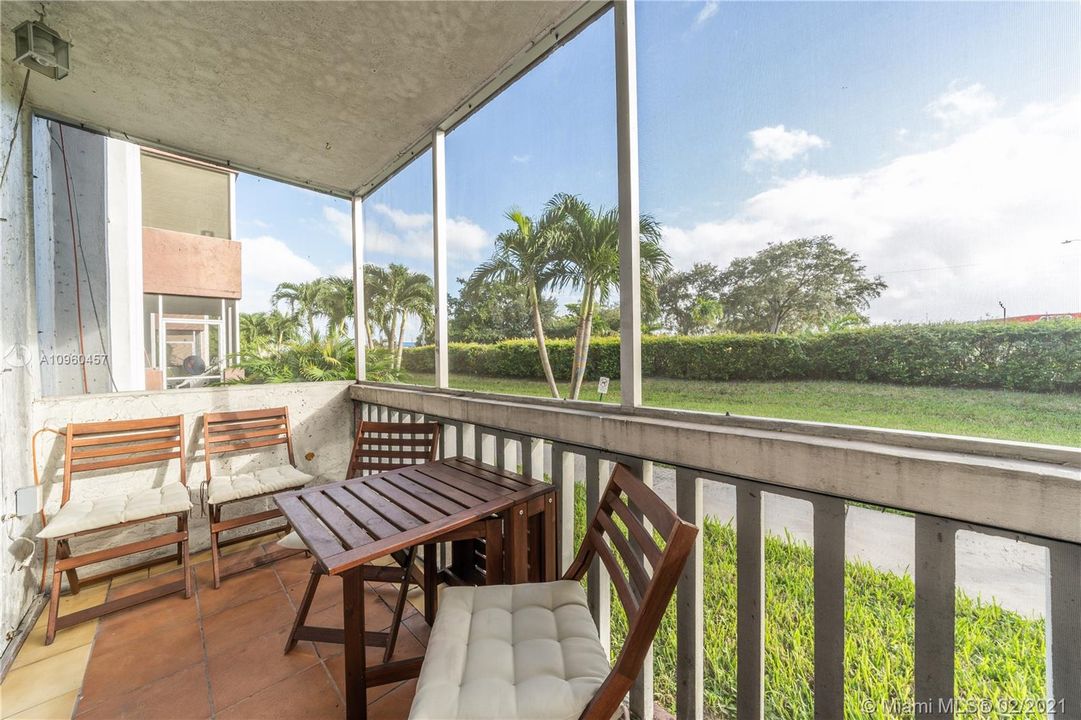 Recently Sold: $191,000 (2 beds, 2 baths, 902 Square Feet)