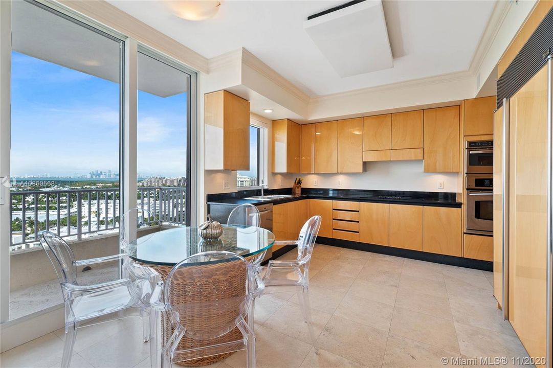 Recently Sold: $2,995,000 (4 beds, 3 baths, 2790 Square Feet)