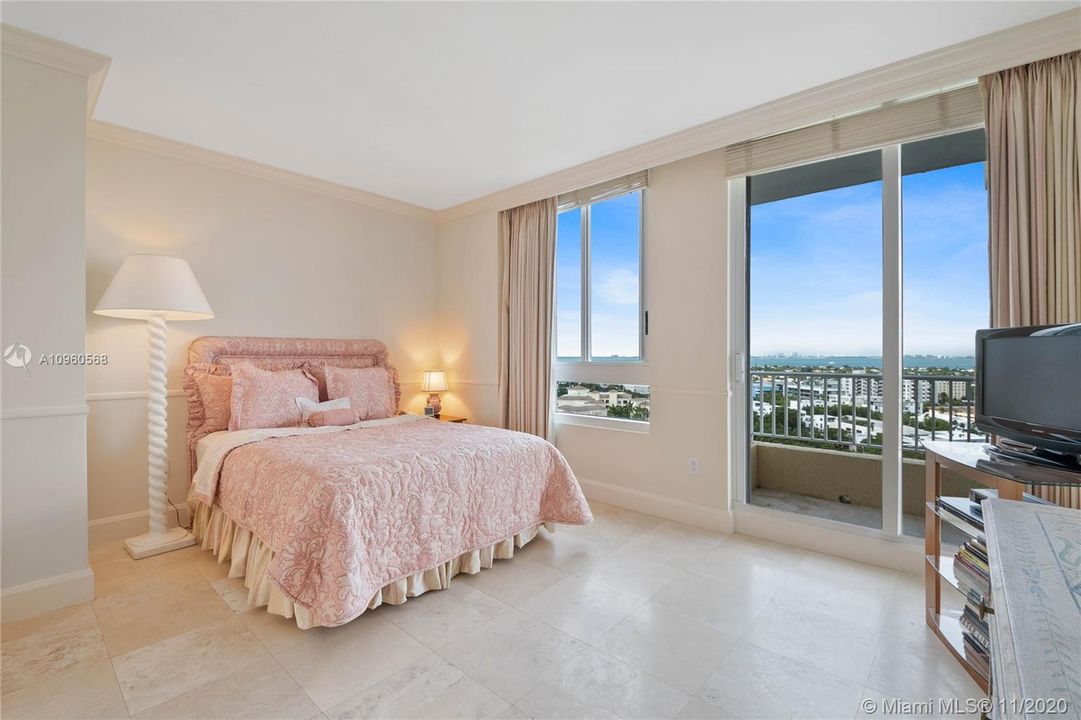 Recently Sold: $2,995,000 (4 beds, 3 baths, 2790 Square Feet)