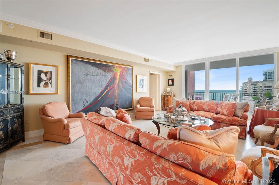 Recently Sold: $2,995,000 (4 beds, 3 baths, 2790 Square Feet)