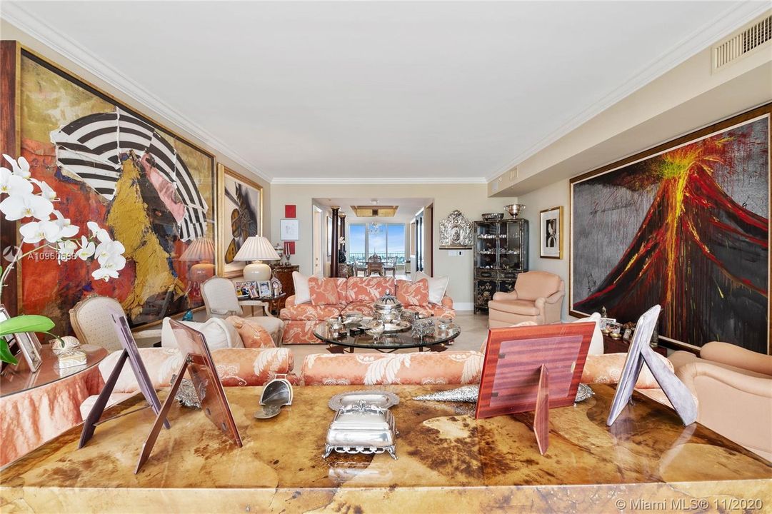 Recently Sold: $2,995,000 (4 beds, 3 baths, 2790 Square Feet)