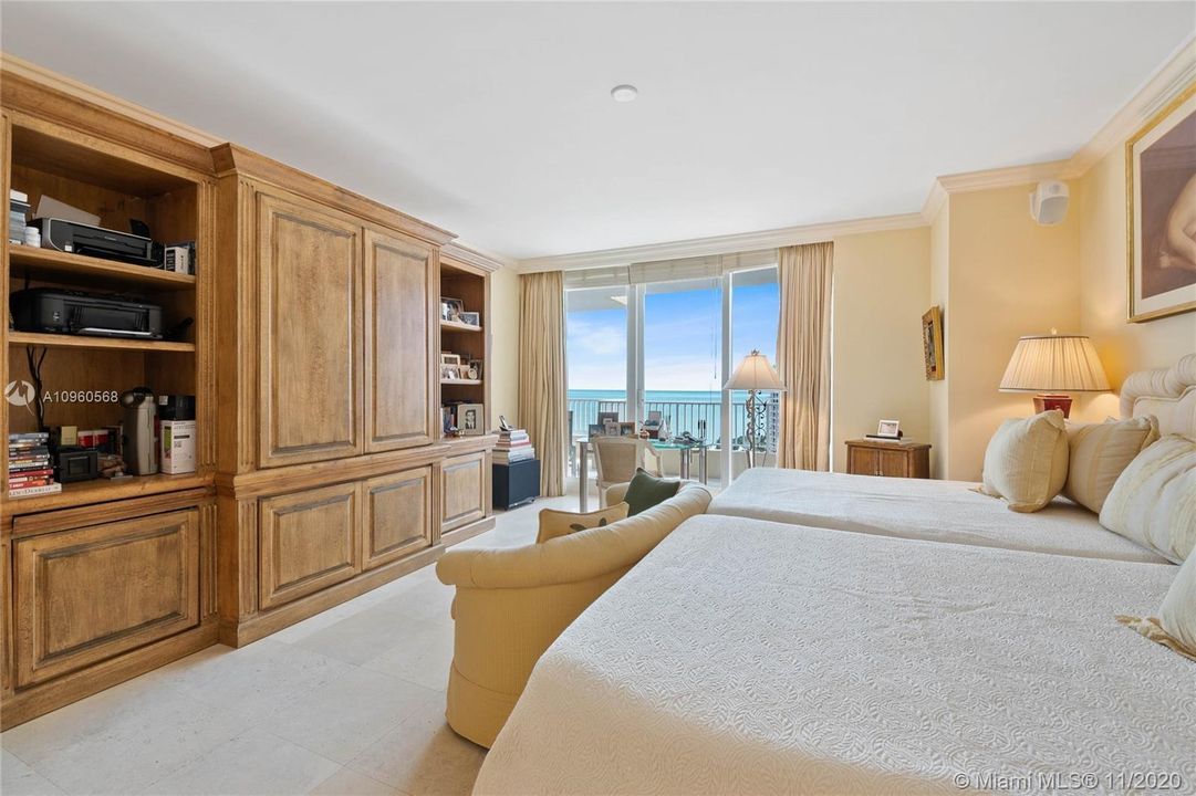 Recently Sold: $2,995,000 (4 beds, 3 baths, 2790 Square Feet)