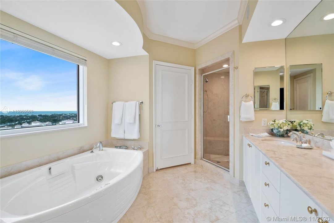 Recently Sold: $2,995,000 (4 beds, 3 baths, 2790 Square Feet)