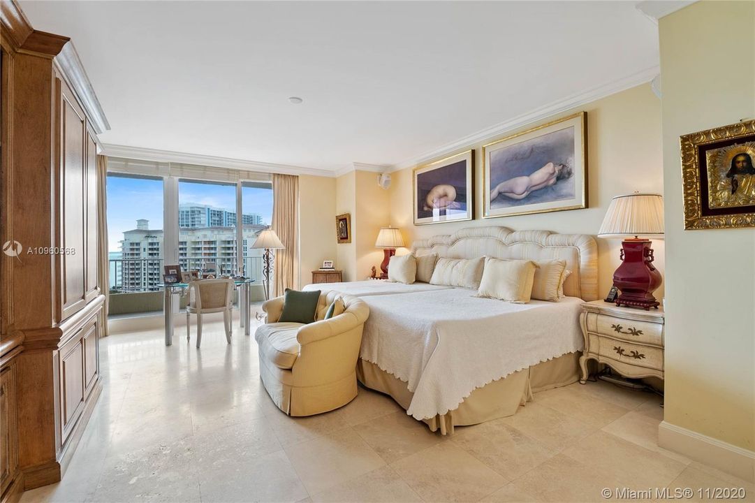Recently Sold: $2,995,000 (4 beds, 3 baths, 2790 Square Feet)