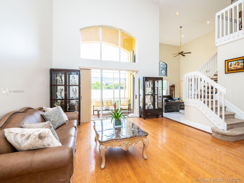 Vendido Recientemente: $623,000 (5 camas, 4 baños, 3119 Pies cuadrados)
