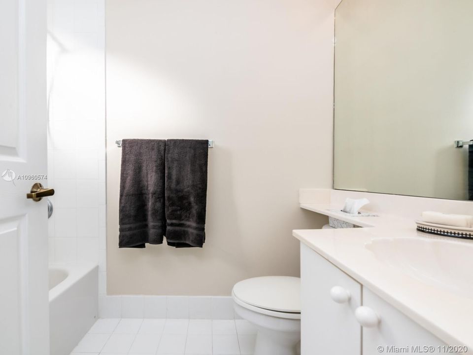Vendido Recientemente: $623,000 (5 camas, 4 baños, 3119 Pies cuadrados)