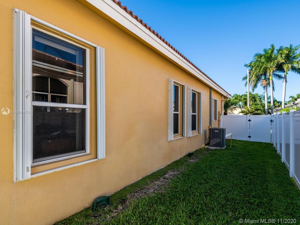 Vendido Recientemente: $623,000 (5 camas, 4 baños, 3119 Pies cuadrados)