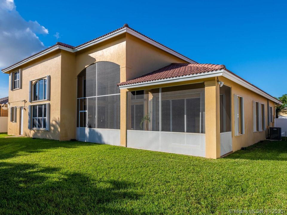 Vendido Recientemente: $623,000 (5 camas, 4 baños, 3119 Pies cuadrados)