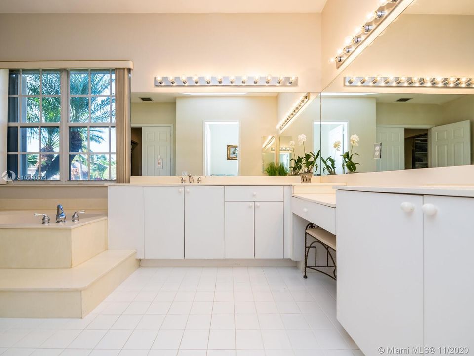Vendido Recientemente: $623,000 (5 camas, 4 baños, 3119 Pies cuadrados)