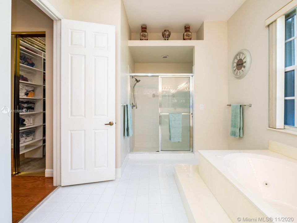 Vendido Recientemente: $623,000 (5 camas, 4 baños, 3119 Pies cuadrados)