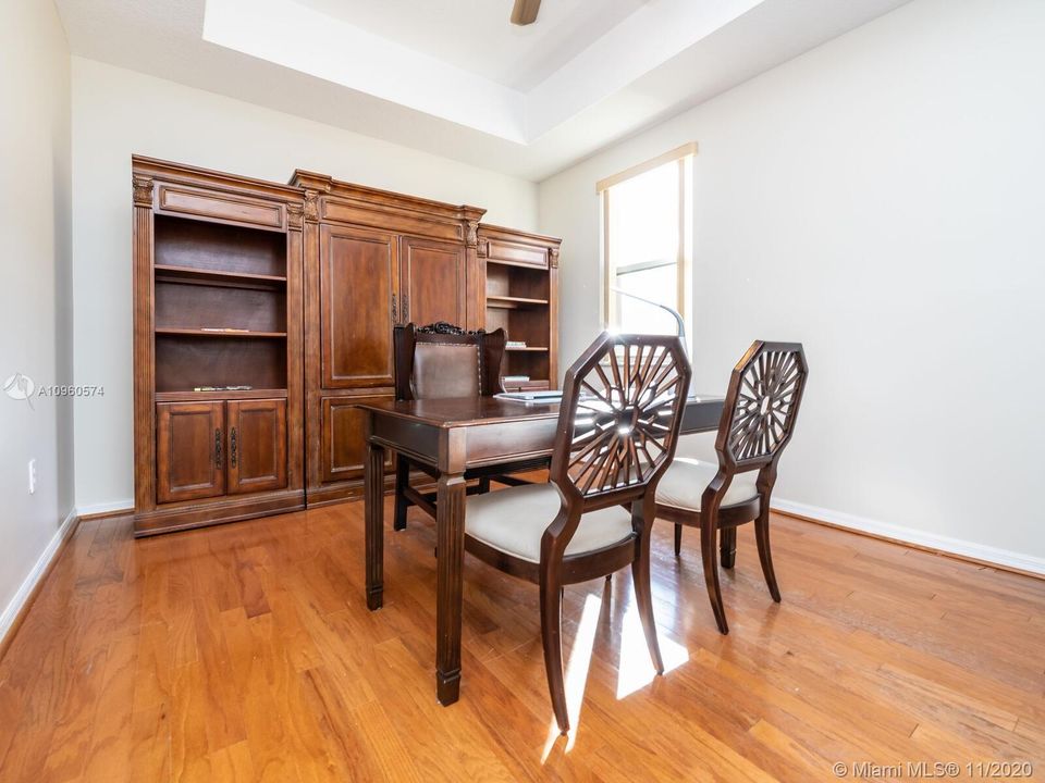 Vendido Recientemente: $623,000 (5 camas, 4 baños, 3119 Pies cuadrados)