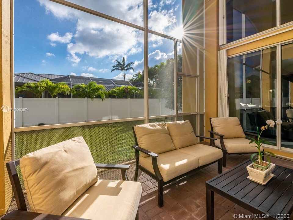 Vendido Recientemente: $623,000 (5 camas, 4 baños, 3119 Pies cuadrados)